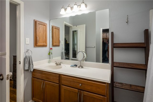 904 Crested Point Drive, College Station, TX 77845