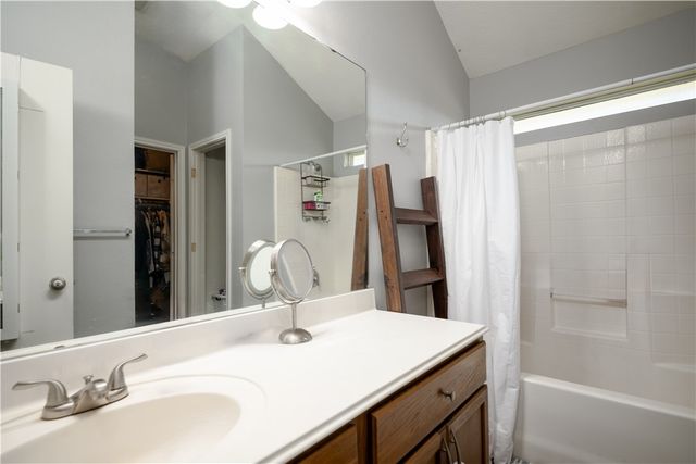 904 Crested Point Drive, College Station, TX 77845