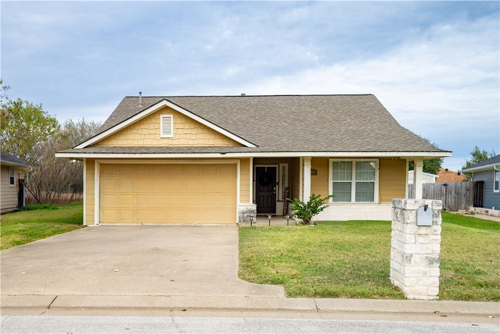 904 Crested Point Drive, College Station, TX 77845