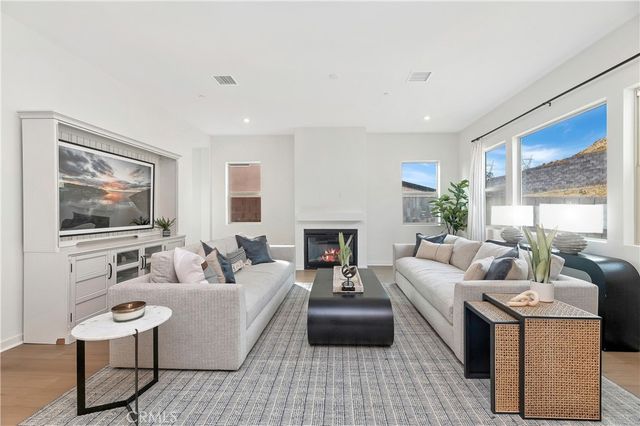 15800 Conservatory Drive, Fontana, CA 92336