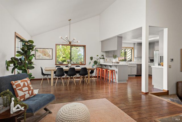 1084 Red Tail Rd, Healdsburg, CA 95448