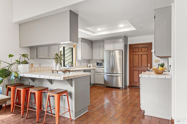 1084 Red Tail Rd, Healdsburg, CA 95448