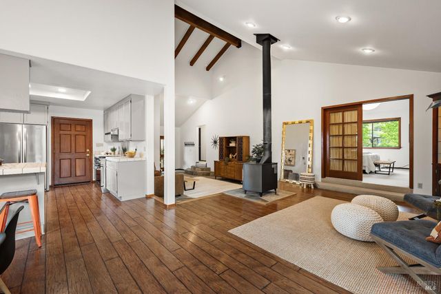 1084 Red Tail Rd, Healdsburg, CA 95448