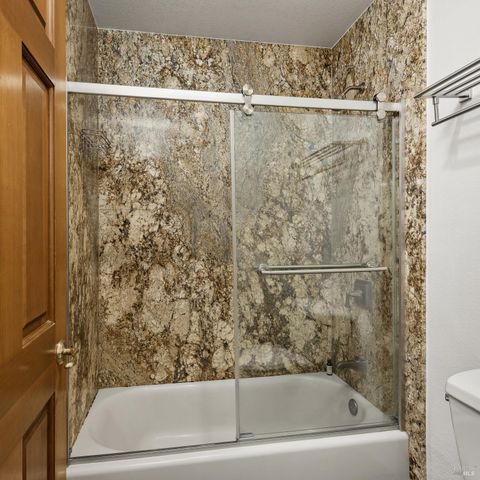 1084 Red Tail Rd, Healdsburg, CA 95448