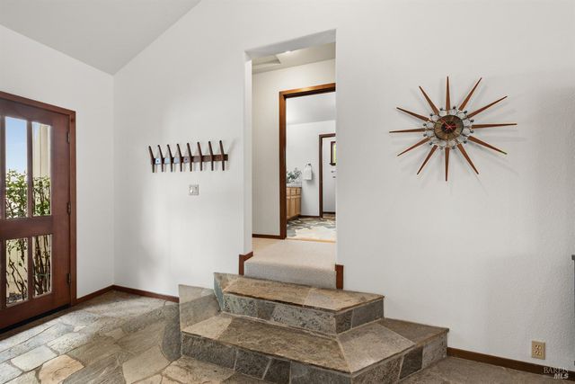 1084 Red Tail Rd, Healdsburg, CA 95448