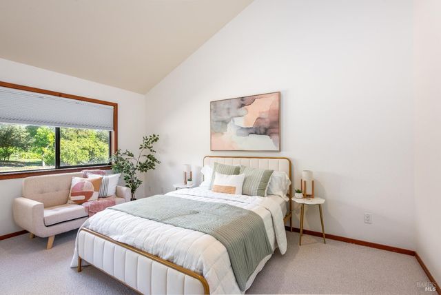 1084 Red Tail Rd, Healdsburg, CA 95448