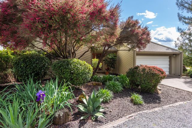 1084 Red Tail Rd, Healdsburg, CA 95448