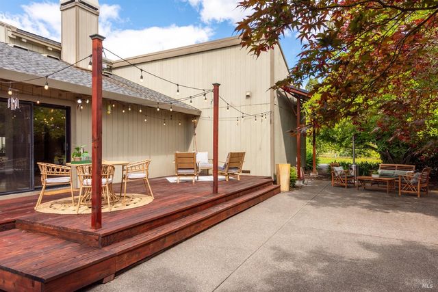 1084 Red Tail Rd, Healdsburg, CA 95448