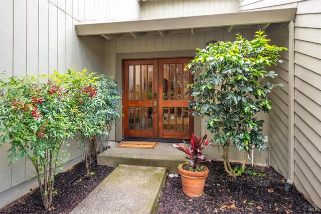 1084 Red Tail Rd, Healdsburg, CA 95448