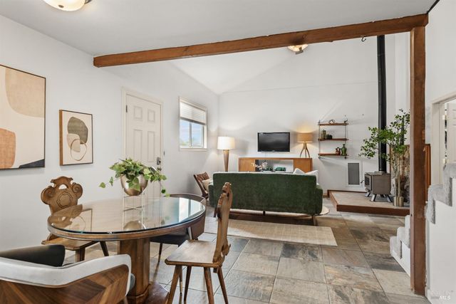 1084 Red Tail Rd, Healdsburg, CA 95448