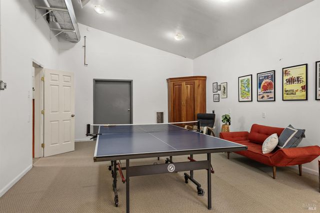 1084 Red Tail Rd, Healdsburg, CA 95448