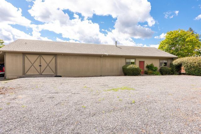1084 Red Tail Rd, Healdsburg, CA 95448