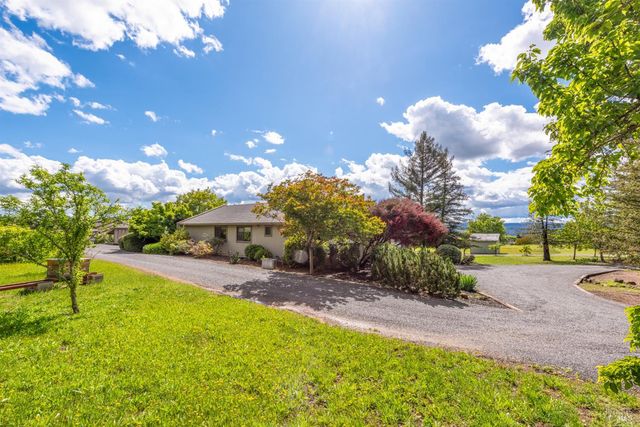 1084 Red Tail Rd, Healdsburg, CA 95448