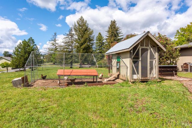 1084 Red Tail Rd, Healdsburg, CA 95448