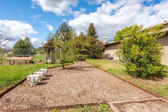 1084 Red Tail Rd, Healdsburg, CA 95448