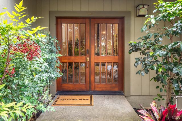 1084 Red Tail Rd, Healdsburg, CA 95448