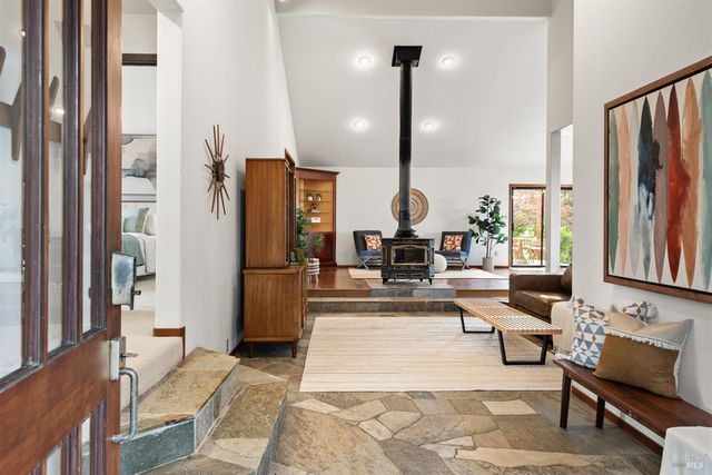 1084 Red Tail Rd, Healdsburg, CA 95448