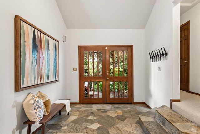 1084 Red Tail Rd, Healdsburg, CA 95448