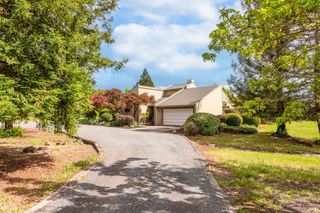 1084 Red Tail Rd, Healdsburg, CA 95448