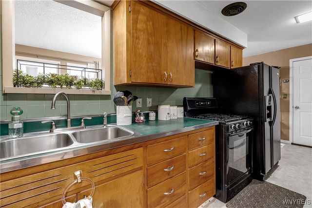 108 Sedgemoor Court, Amherst, NY 14221