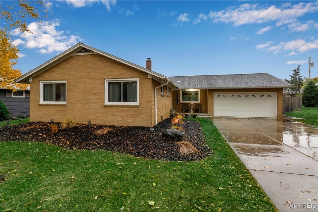 108 Sedgemoor Court, Amherst, NY 14221