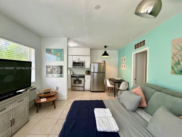 1130 NE 81st St 4, Miami, FL 33138