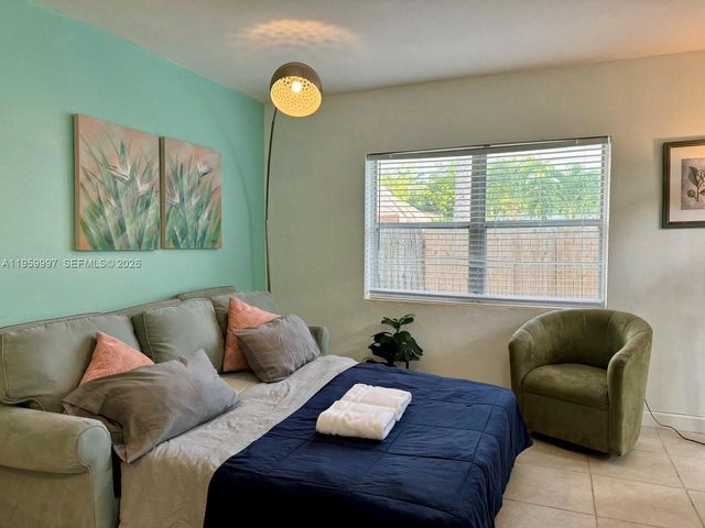 1130 NE 81st St 4, Miami, FL 33138