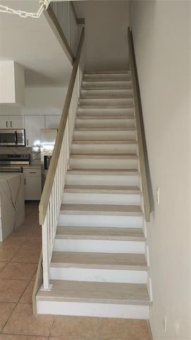 18338 NW 68th Avenue B, Hialeah, FL 33015