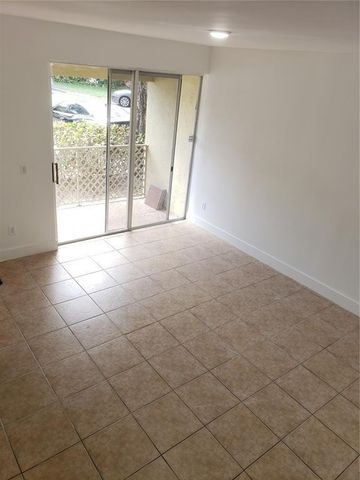 18338 NW 68th Avenue B, Hialeah, FL 33015