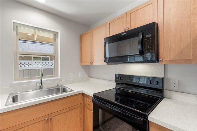 275 Kahoma Village Loop Apt 102, Lahaina, HI 96761