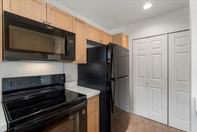 275 Kahoma Village Loop Apt 102, Lahaina, HI 96761