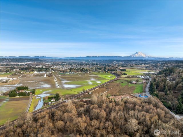 5507 Pioneer Way E, Puyallup, WA 98371