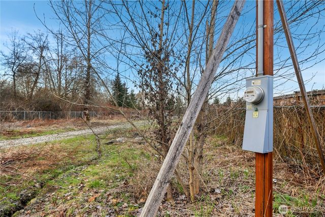 5507 Pioneer Way E, Puyallup, WA 98371