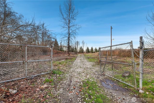 5507 Pioneer Way E, Puyallup, WA 98371