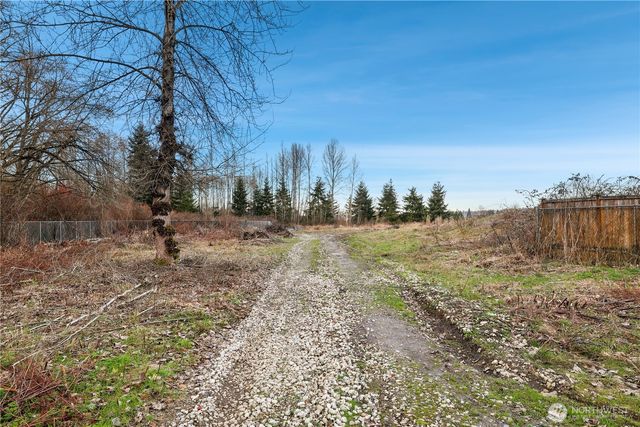 5507 Pioneer Way E, Puyallup, WA 98371