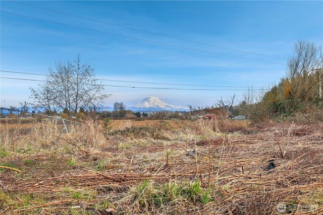 5507 Pioneer Way E, Puyallup, WA 98371