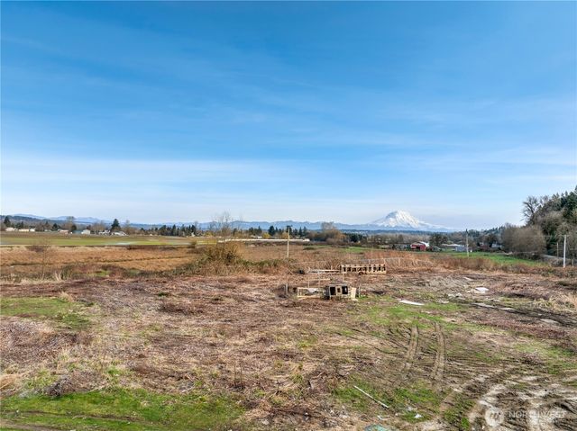 5507 Pioneer Way E, Puyallup, WA 98371