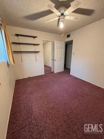 3218 Christmas Tree Lane, Bakersfield, CA 93306