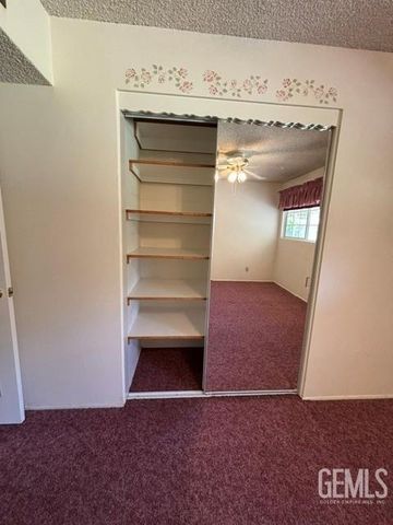 3218 Christmas Tree Lane, Bakersfield, CA 93306