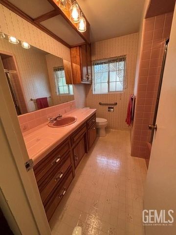 3218 Christmas Tree Lane, Bakersfield, CA 93306
