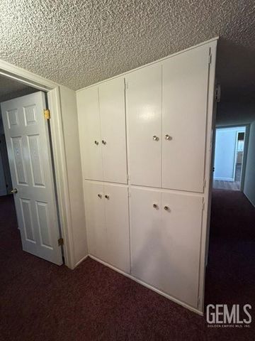 3218 Christmas Tree Lane, Bakersfield, CA 93306