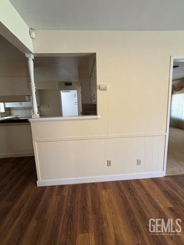 3218 Christmas Tree Lane, Bakersfield, CA 93306