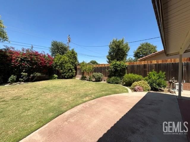 3218 Christmas Tree Lane, Bakersfield, CA 93306