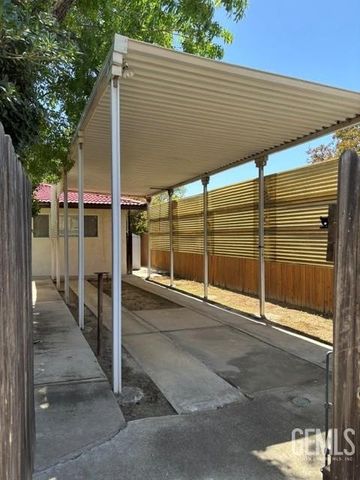 3218 Christmas Tree Lane, Bakersfield, CA 93306