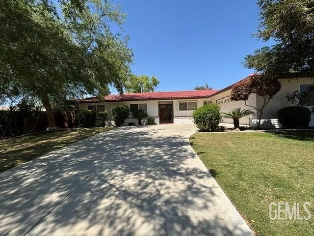 3218 Christmas Tree Lane, Bakersfield, CA 93306