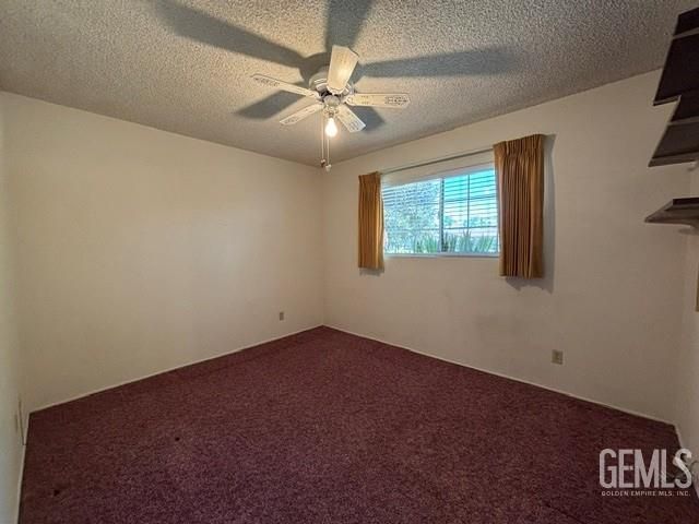 3218 Christmas Tree Lane, Bakersfield, CA 93306
