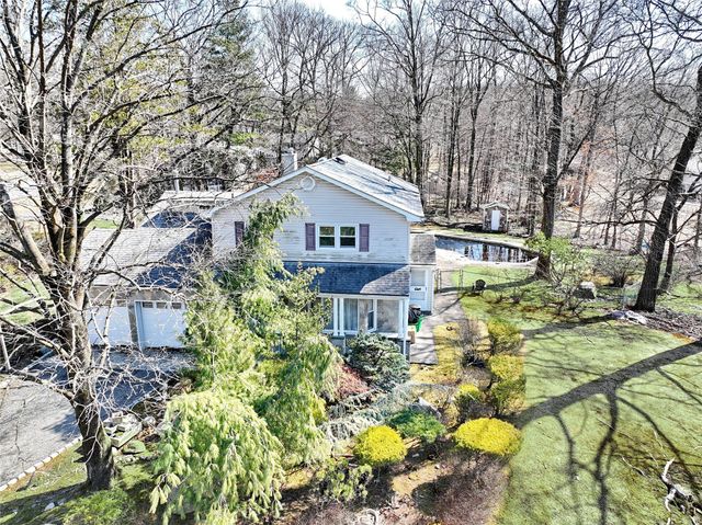 7 Keith Drive, Chestnut Ridge, NY 10952