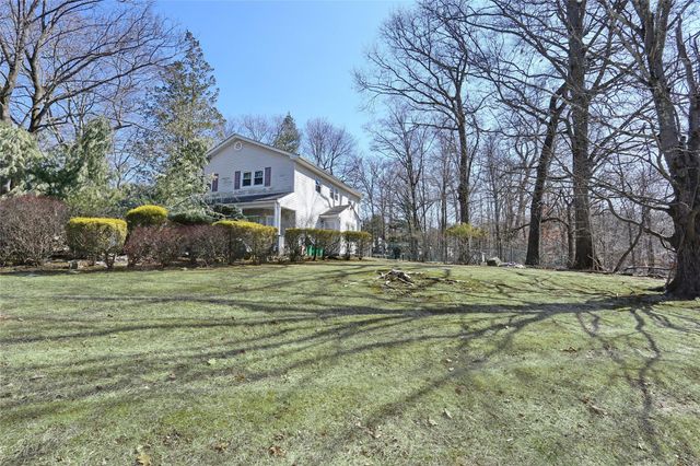 7 Keith Drive, Chestnut Ridge, NY 10952