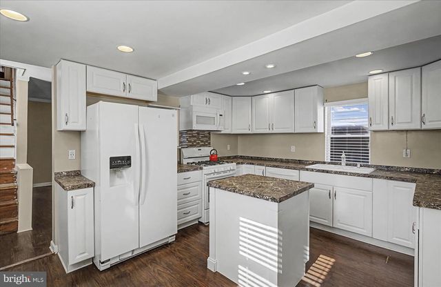 2707 SPARROWS POINT RD, Baltimore, MD 21219