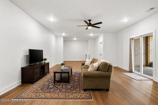 305 Ashwood Ave, Elizabethtown, KY 42701